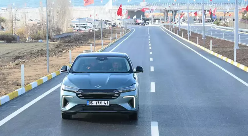 Bakan Uraloğlu: Van Çevre Yolu ile 75 Dakikalık Yol 20-25 Dakikaya Düşecek