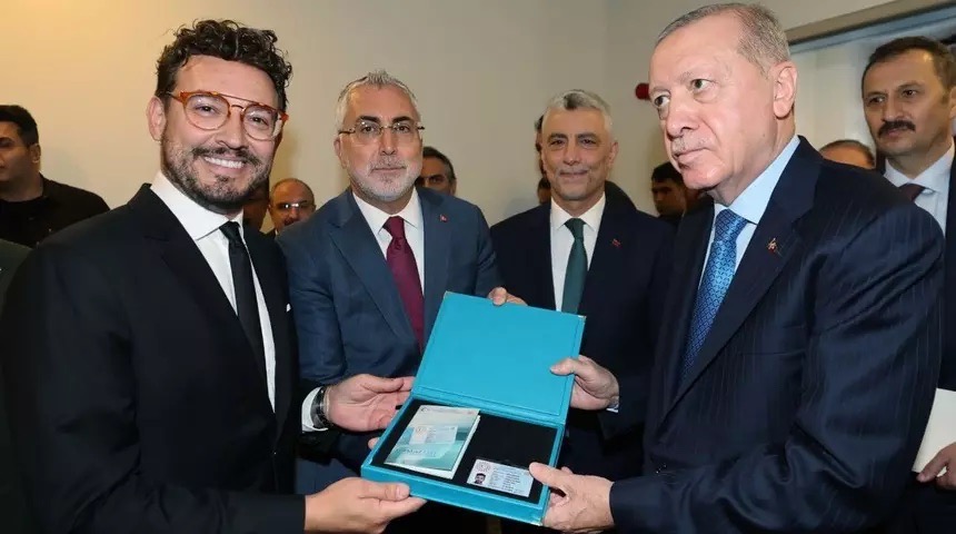 Cumhurbaşkanı Erdoğan, MasterChef Şefi Danilo Zanna’ya Turkuaz Kart Verdi